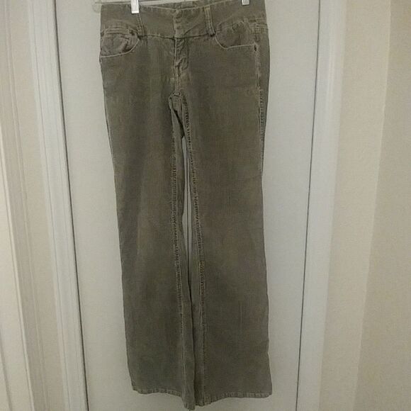 Juniors Five Pocket Sand-Colored Flare Leg Jeans‎ - Picture 1 of 7